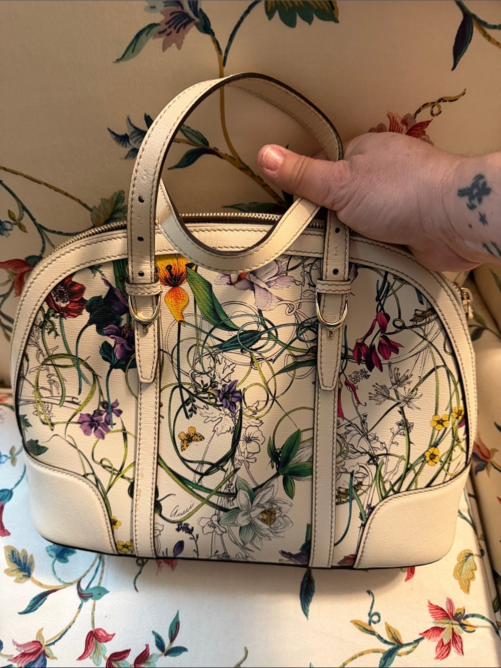 Vintage Gucci Cream Floral Print Dome Satchel with Multicolor Blooms - Picture 7 of 13